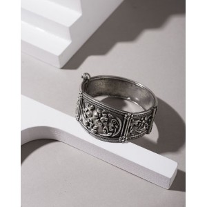 Broad-Narrow Flower Pattern Kada