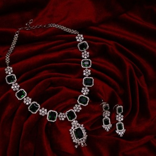 Elizabeth Diamond Necklace